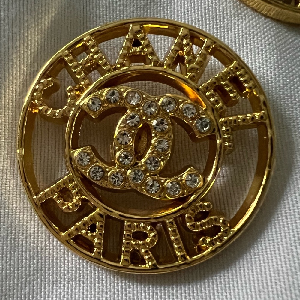 Cc style(Set 6)Chanel 24mm”Quarter”Brassy gold-Faux crystal/shank button… - Picture 9 of 9